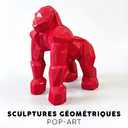 Sculpture de gorille géométrique rouge, style faseté. Texte : SCULPTURES GÉOMÉTRIQUES POP-ART