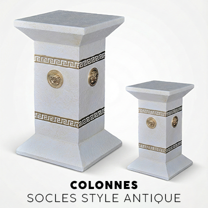 Colonnes décoratives blanches avec frises grecques dorées et médaillons. Texte : COLONNES SOCLES STYLE ANTIQUE