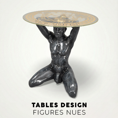Table basse design avec piètement sculpture homme nu agenouillé et plateau en verre à motifs dorés. Texte : TABLES DESIGN FIGURES NUES